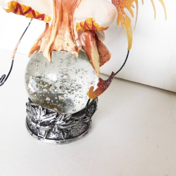 Seated brown faerie on crystal ball VGU - Picture 2 of 6